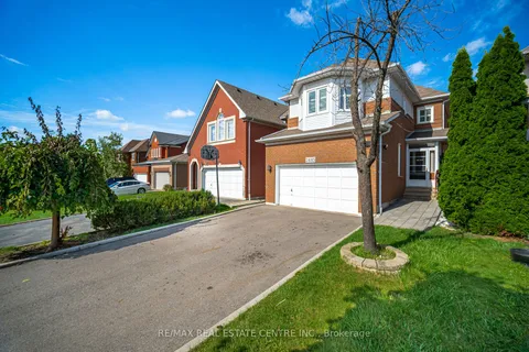 2485 Strathmore Crescent, Mississauga, ON L5M 5K9