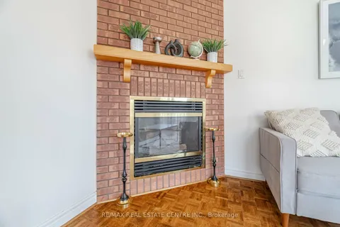 2485 Strathmore Crescent, Mississauga, ON L5M 5K9