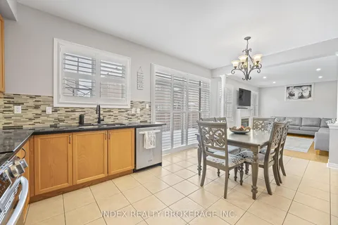 33 Timberwolf Road, Brampton, ON L6P 2B3