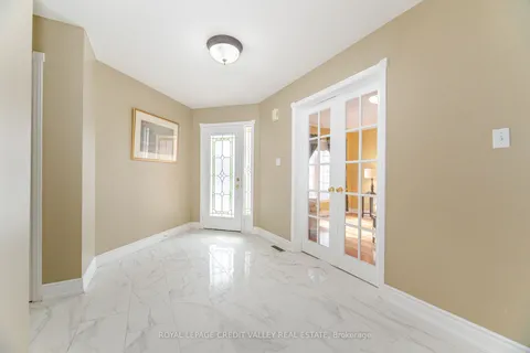 8 Livingston Drive, ON L7C 1A7