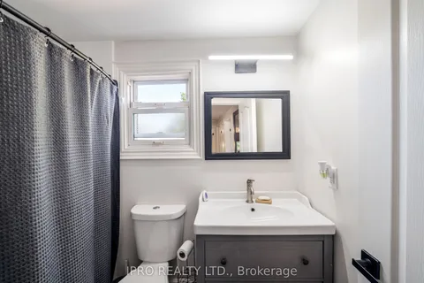 93 Elmvale Avenue, Brampton, ON L6Z 1A6
