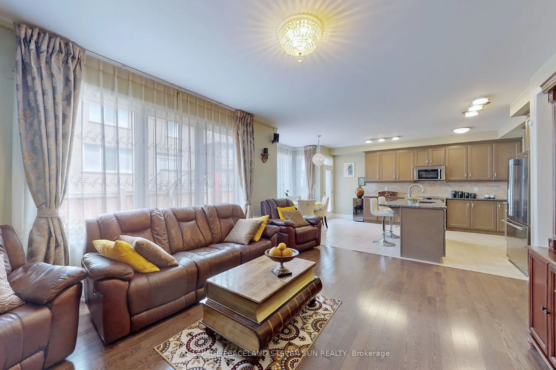 135 Beaveridge Avenue, Oakville, ON L6H 0M6