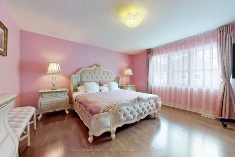 135 Beaveridge Avenue, Oakville, ON L6H 0M6