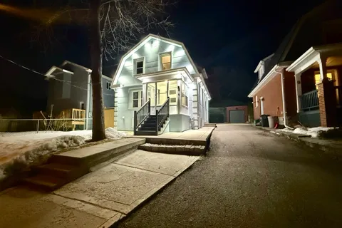 7 Lowes Avenue, ON L6X 1R8