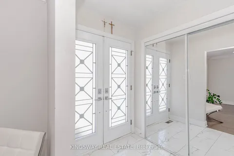 1395 Tyneburn Crescent, Mississauga, ON L4X 1P6