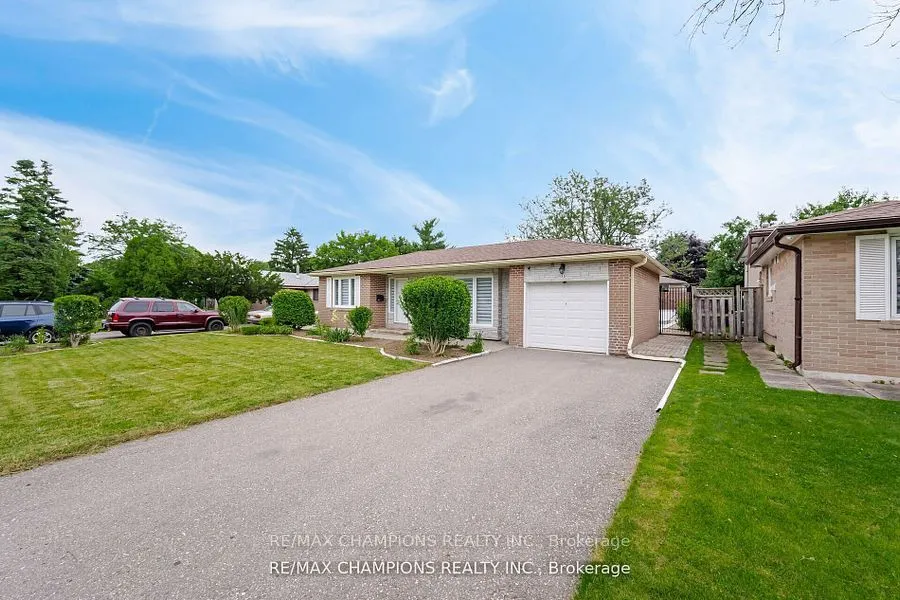 53 Beechwood Crescent, Brampton, ON L6T 1X9