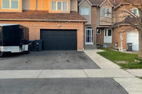42 Wooliston Crescent, Brampton, ON L6Y 4J5