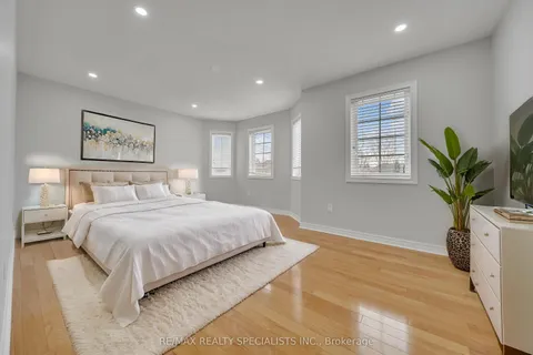 6843 Campbell Settlers Court, Mississauga, ON L5W 1B3