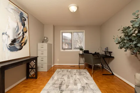 703 Welcome Court, ON L5B 3P8