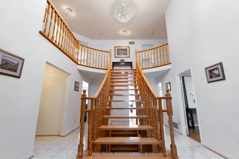 703 Welcome Court, ON L5B 3P8