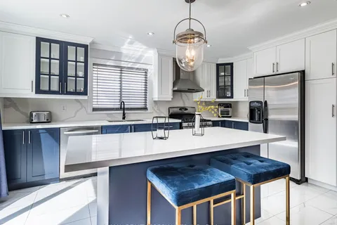 956 Huffman Crescent, ON L9T 6M7