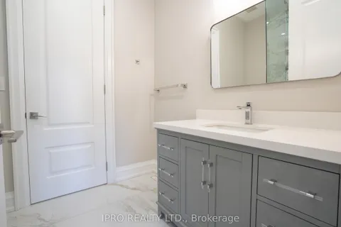 19 Maldaver Avenue, Mississauga, ON L5M 1W4