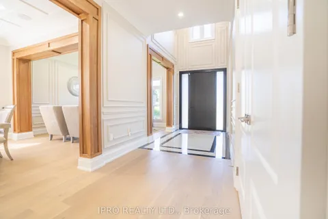 19 Maldaver Avenue, Mississauga, ON L5M 1W4