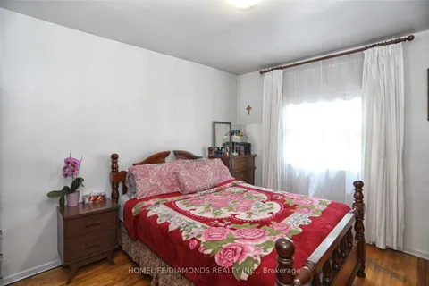 35 York Street, Mississauga, ON L4T 3M4