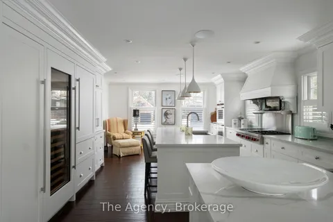 347 EAST HART Crescent, Burlington, ON L7N 1P8