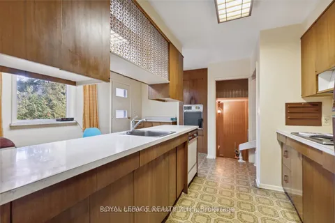 2113 Stonehouse Crescent, Mississauga, ON L5H 3H9