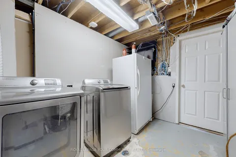 387 Yale Crescent, Oakville, ON L6L 3L6
