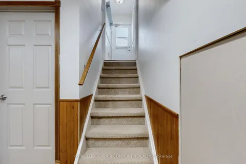 387 Yale Crescent, Oakville, ON L6L 3L6