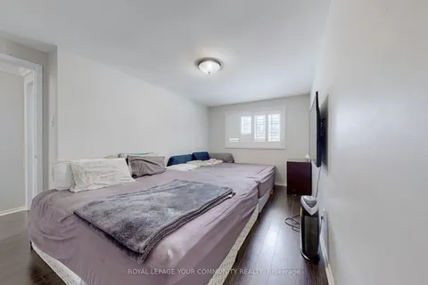 387 Yale Crescent, Oakville, ON L6L 3L6