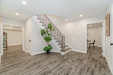 1298 Bunsden Avenue, Mississauga, ON L5H 3T9