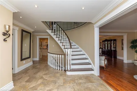 2123 Kawartha Crescent, Mississauga, ON L5H 3P8