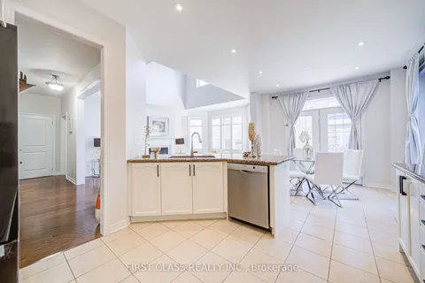 566 North Park Boulevard, Oakville, ON L6M 0N7