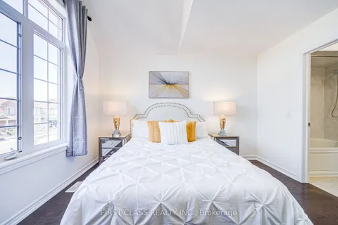 566 North Park Boulevard, Oakville, ON L6M 0N7
