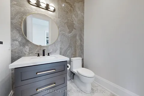 212 Southview Road, Oakville, ON L6K 2P4