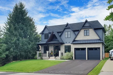 212 Southview Road, Oakville, ON L6K 2P4