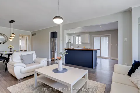484 Kelvedon Mews, Mississauga, ON L4Z 1G4
