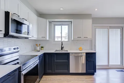484 Kelvedon Mews, Mississauga, ON L4Z 1G4