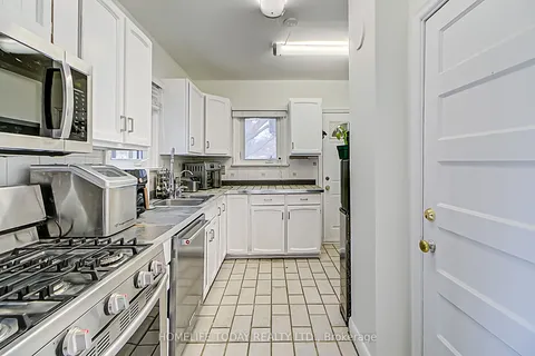 1331 St. James Avenue, Mississauga, ON L5E 1J3