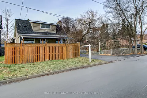 1331 St. James Avenue, Mississauga, ON L5E 1J3