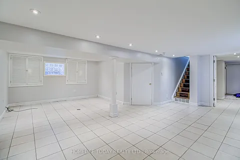 1331 St. James Avenue, Mississauga, ON L5E 1J3