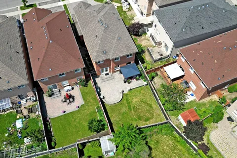 13 Fallgate Drive, Brampton, ON L6X 0R5