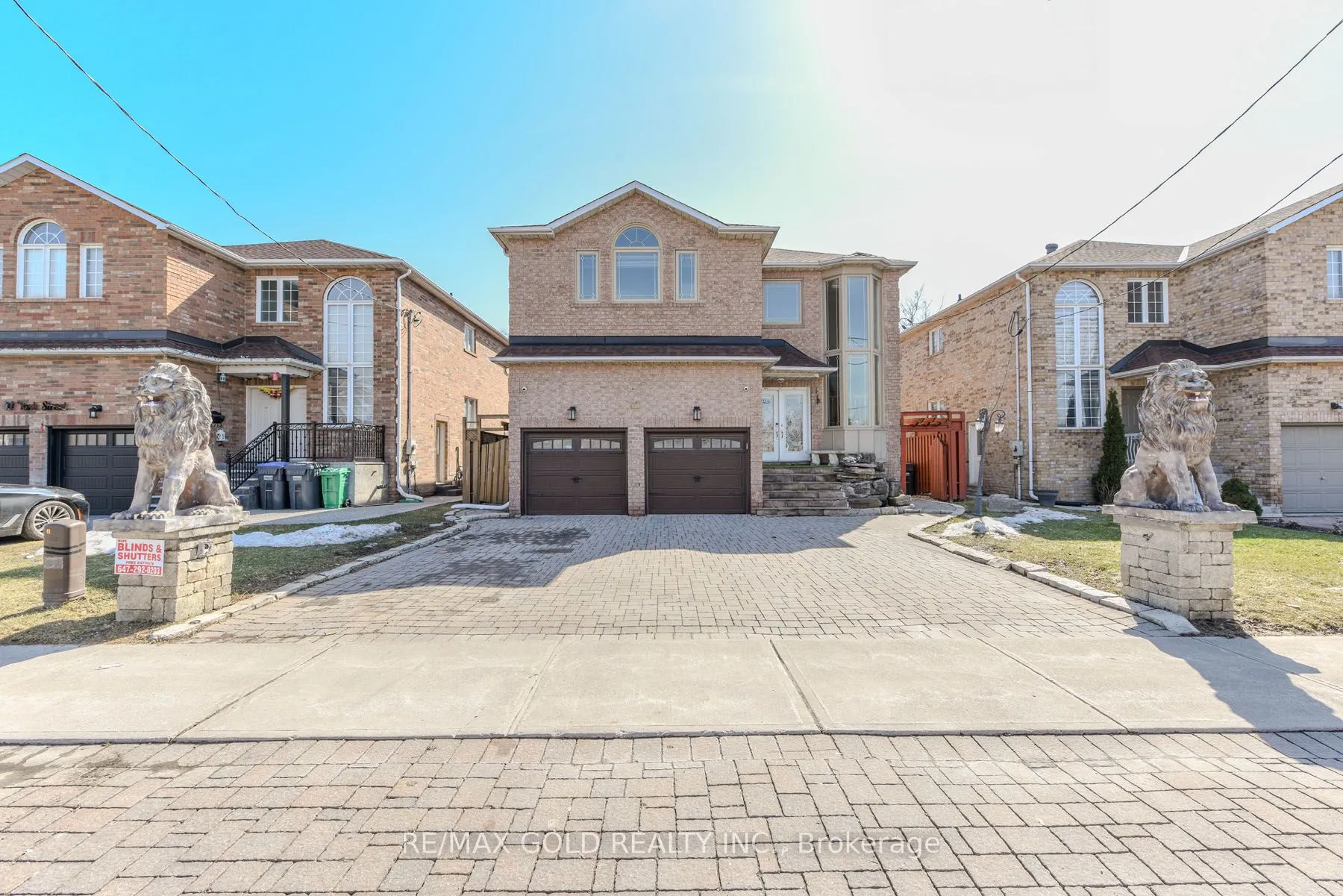 42 York Street, Mississauga, ON L4T 1E7