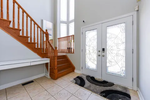 42 York Street, Mississauga, ON L4T 1E7