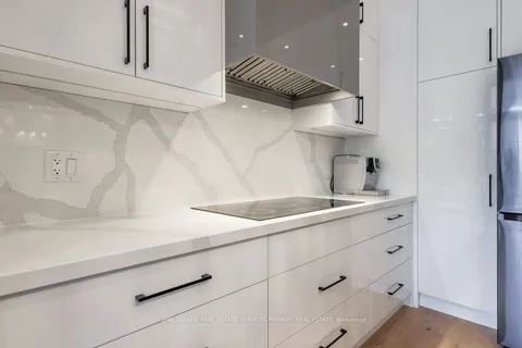 105 Tenth Street, Toronto, ON M8V 3E9