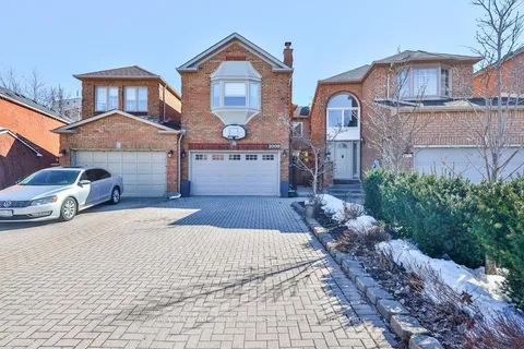 2009 Lumberman Lane, Oakville, ON L6M 2Z2