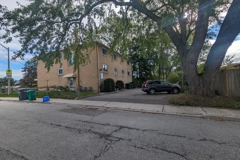 50-52 Peter Street, Mississauga, ON L5H 2G8