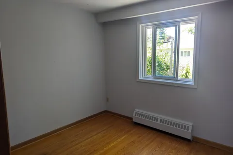 50-52 Peter Street, Mississauga, ON L5H 2G8