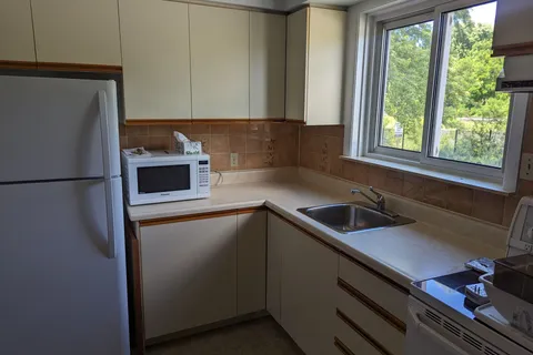 50-52 Peter Street, Mississauga, ON L5H 2G8