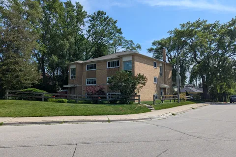 50-52 Peter Street, Mississauga, ON L5H 2G8