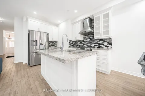 213 Sarah Cline Drive, Oakville, ON L6M 0T8