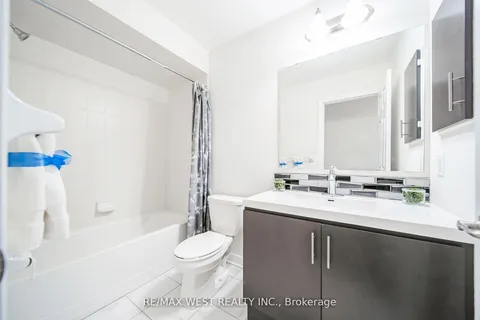 213 Sarah Cline Drive, Oakville, ON L6M 0T8