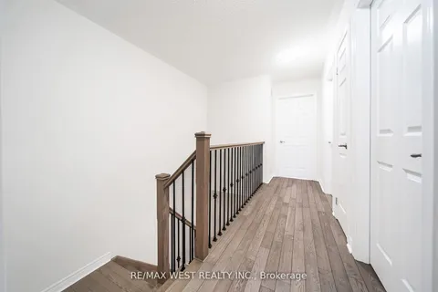 213 Sarah Cline Drive, Oakville, ON L6M 0T8