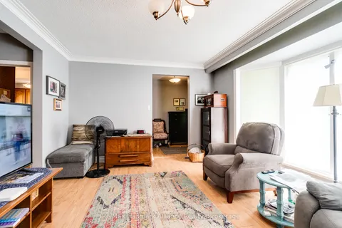 398 Tennyson Drive, Oakville, ON L6L 3Z1