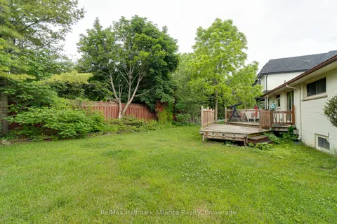 398 Tennyson Drive, Oakville, ON L6L 3Z1