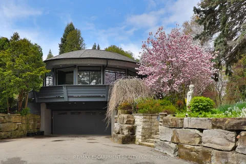 1352 Nocturne Court, Mississauga, ON L5H 2L8