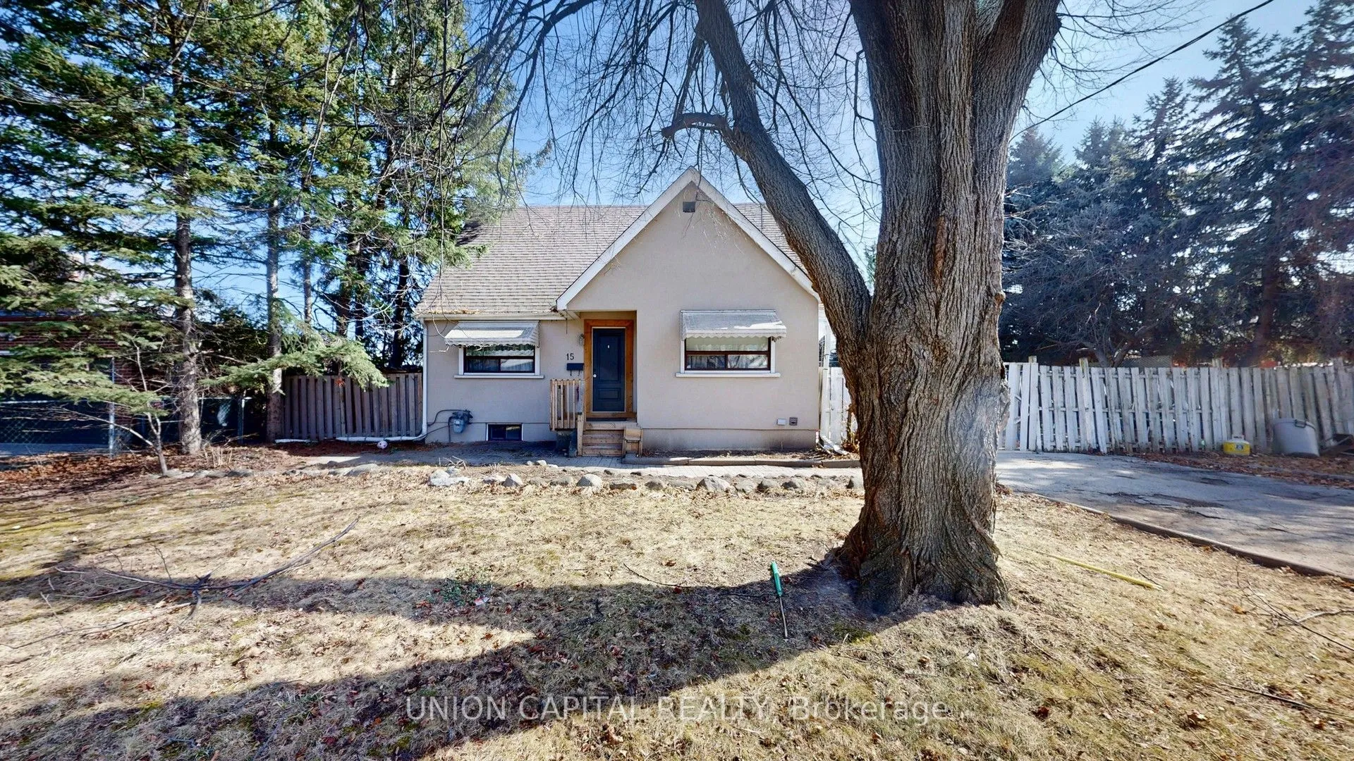 15 Mcarthur Street, Toronto, ON M9P 3M6